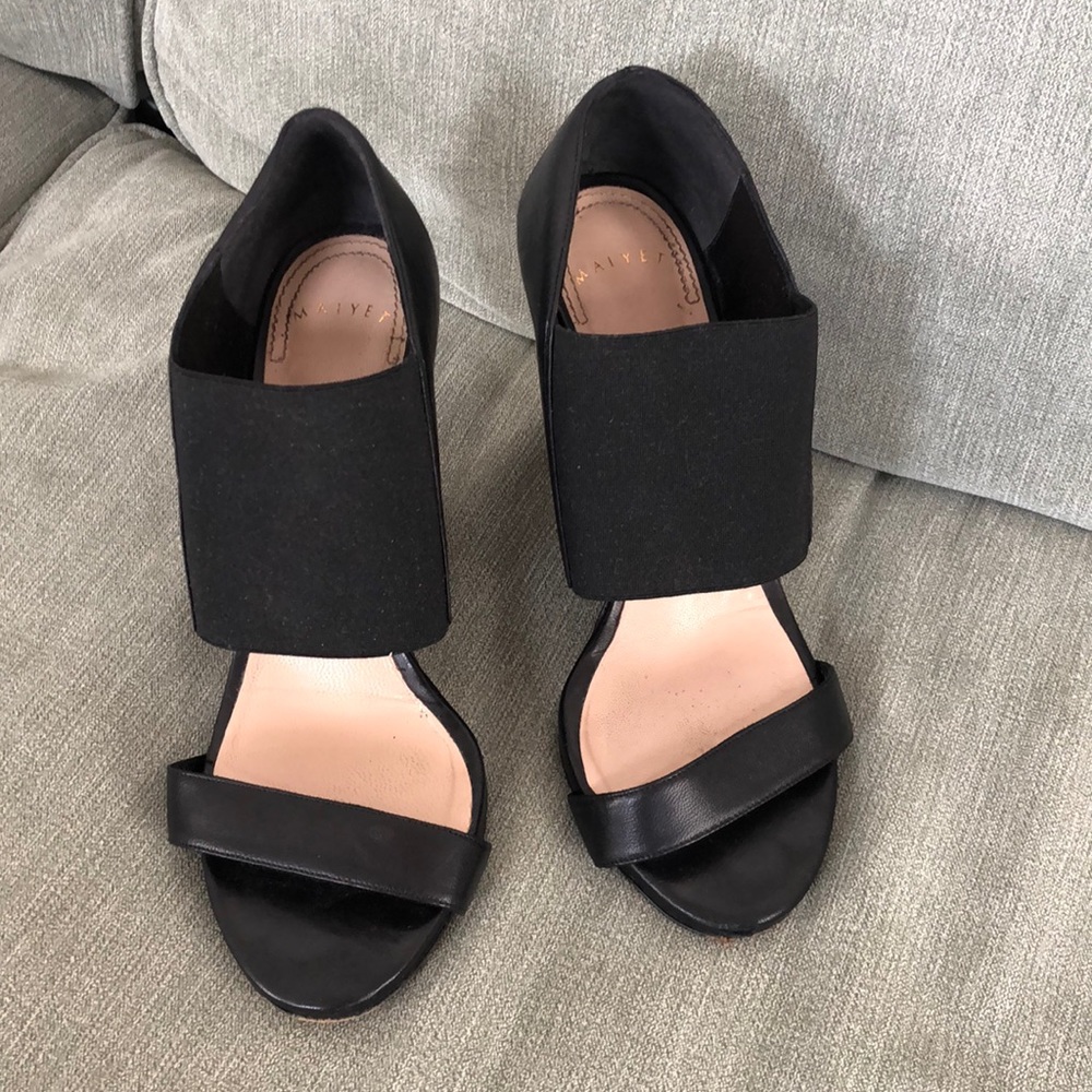 Maiyet black and brown heels